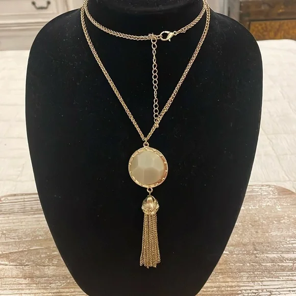 Vintage Gold Tone Green Chain Tassel Pendant Long Statement Necklace - Picture 1 of 4